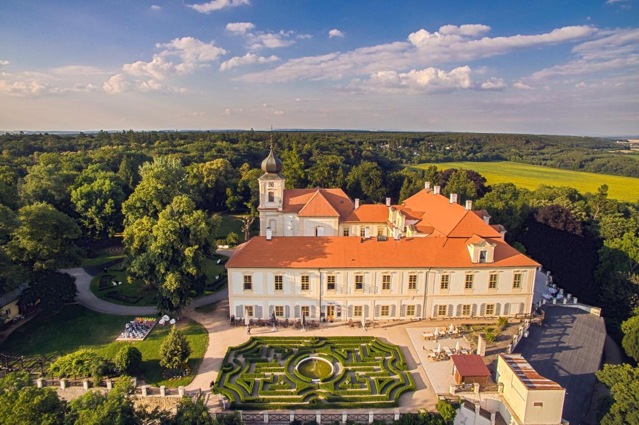 Maxmilian Lifestyle Resort Loučeň Dış mekan fotoğraf