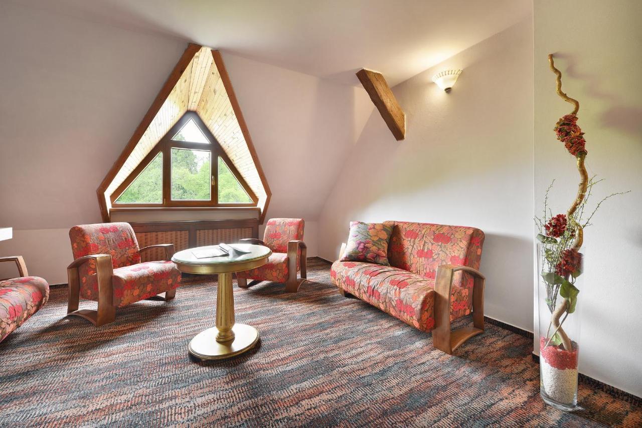 Maxmilian Lifestyle Resort Loučeň Dış mekan fotoğraf
