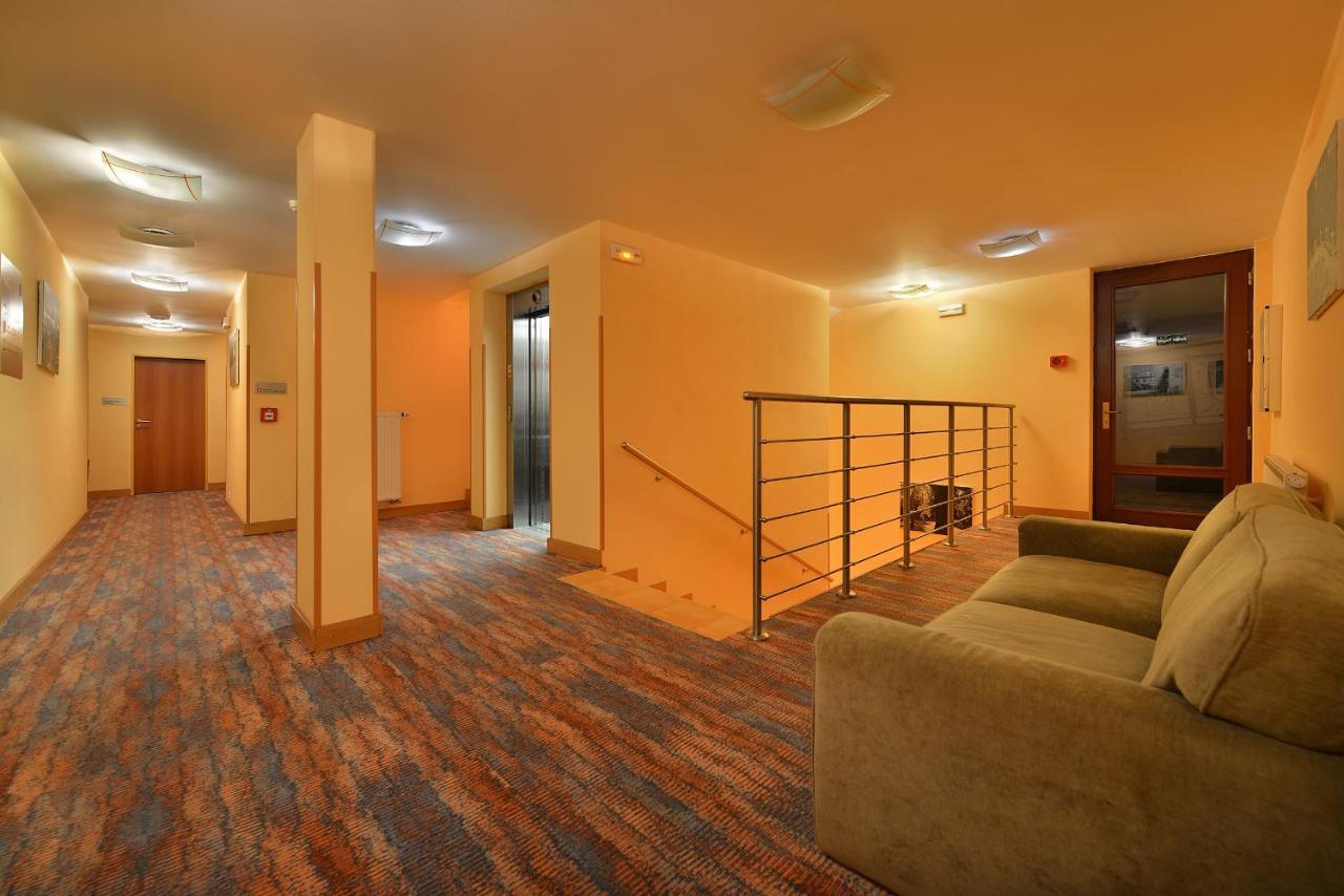 Maxmilian Lifestyle Resort Loučeň Dış mekan fotoğraf