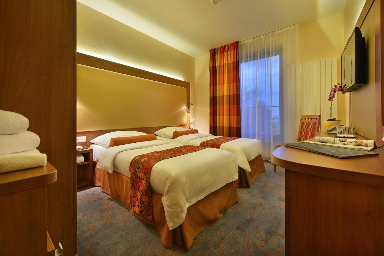 Maxmilian Lifestyle Resort Loučeň Dış mekan fotoğraf