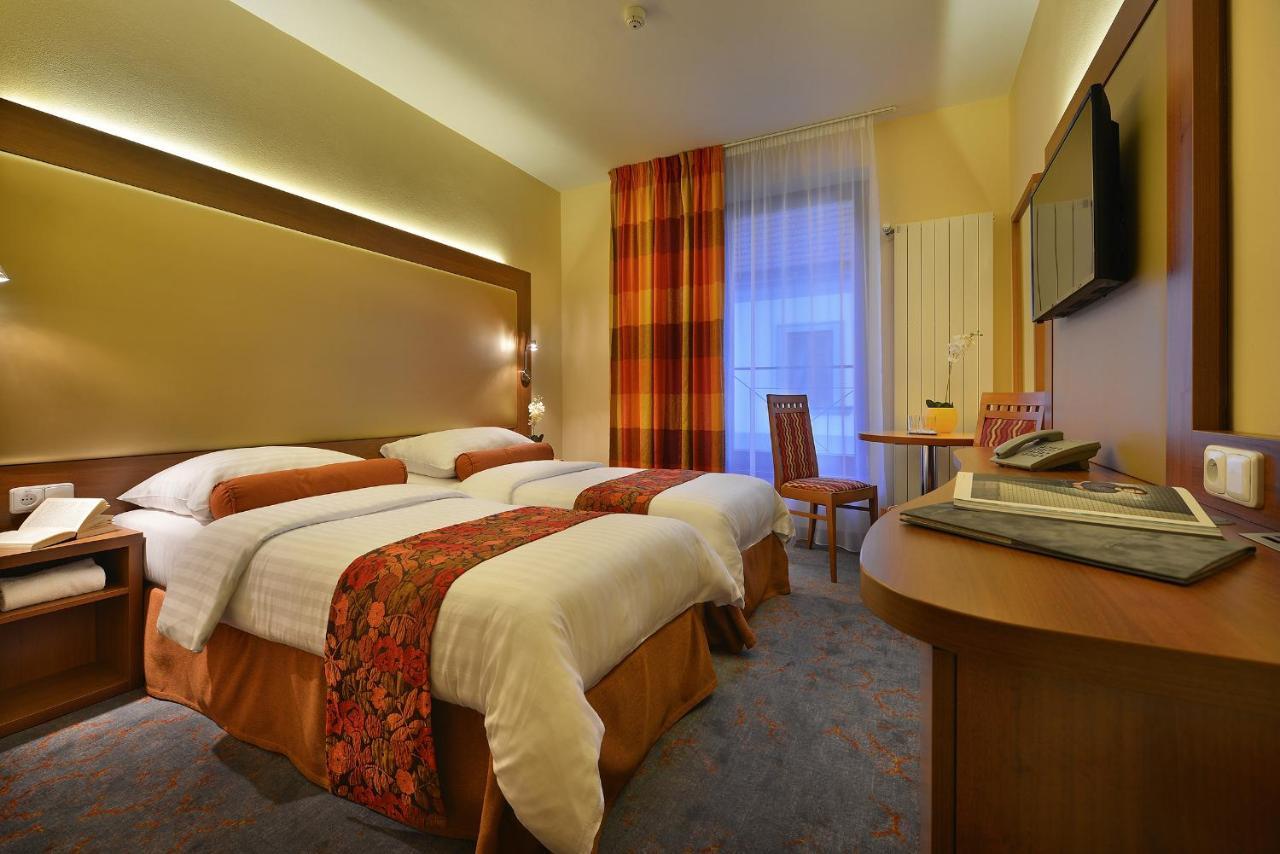 Maxmilian Lifestyle Resort Loučeň Dış mekan fotoğraf