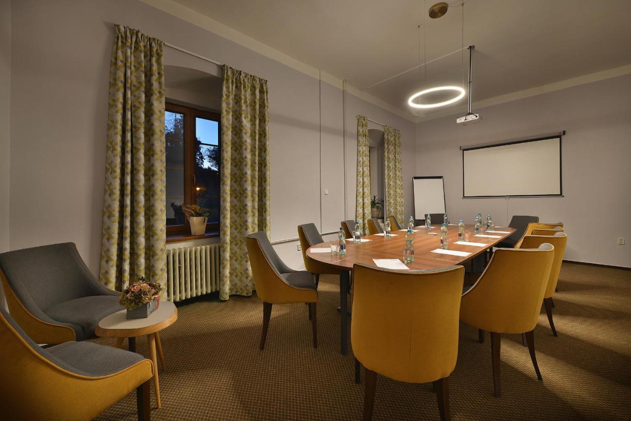 Maxmilian Lifestyle Resort Loučeň Dış mekan fotoğraf