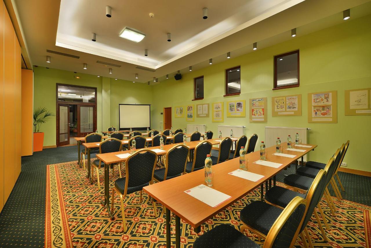 Maxmilian Lifestyle Resort Loučeň Dış mekan fotoğraf