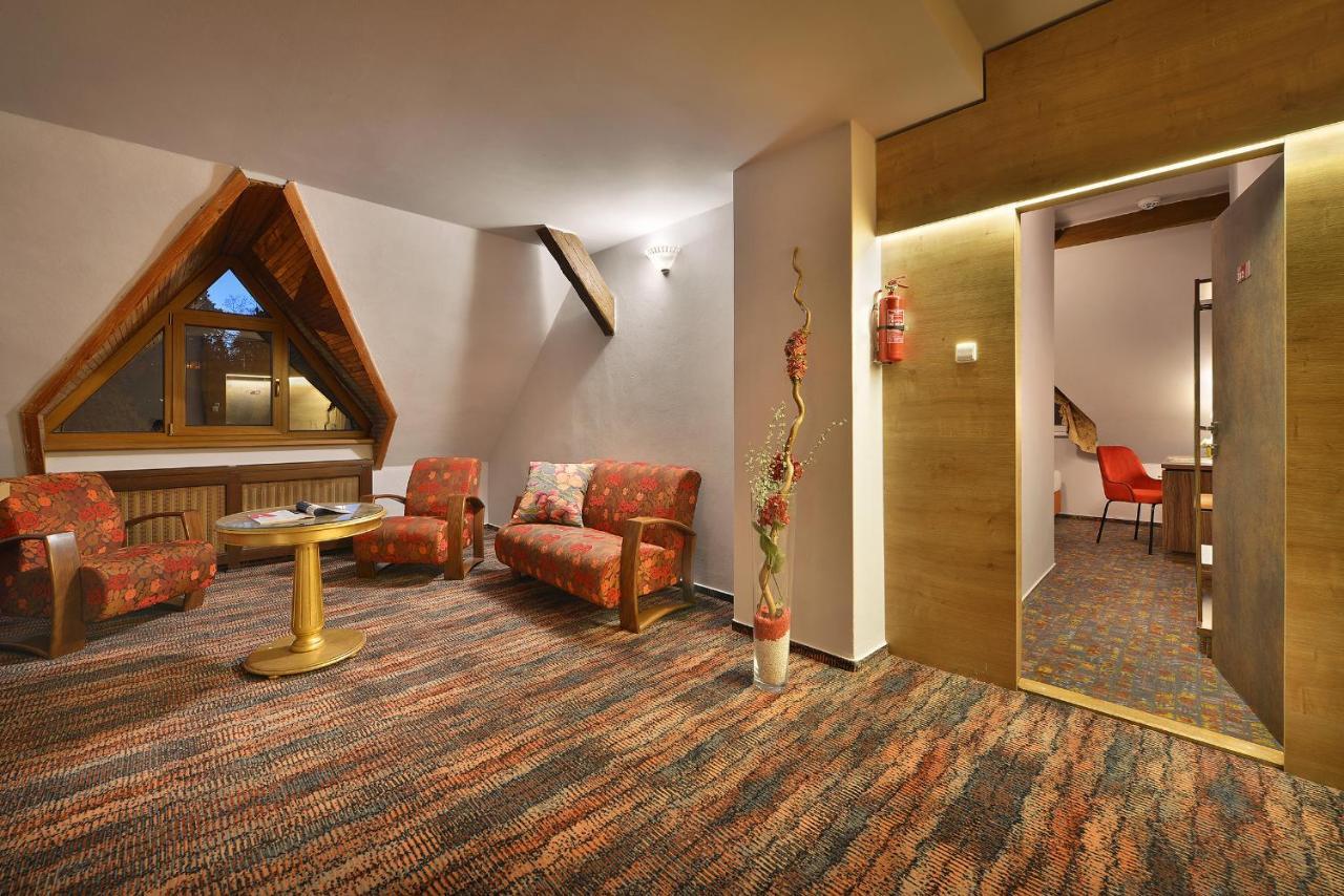 Maxmilian Lifestyle Resort Loučeň Dış mekan fotoğraf