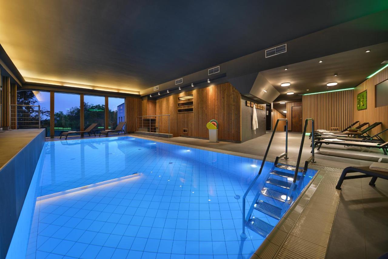 Maxmilian Lifestyle Resort Loučeň Dış mekan fotoğraf