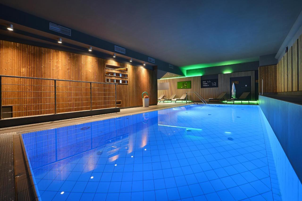Maxmilian Lifestyle Resort Loučeň Dış mekan fotoğraf