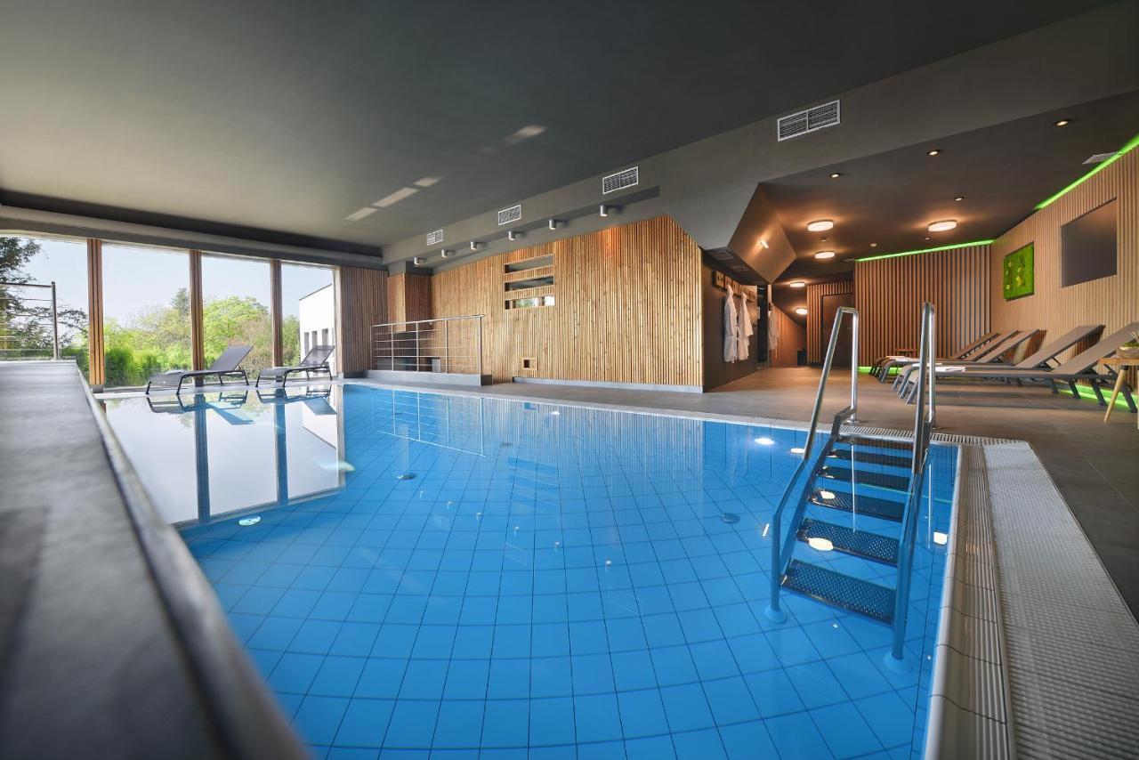 Maxmilian Lifestyle Resort Loučeň Dış mekan fotoğraf