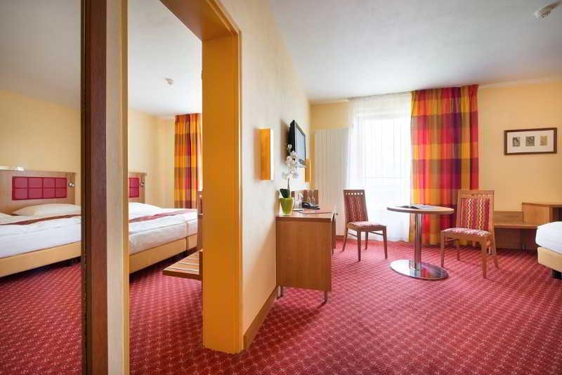 Maxmilian Lifestyle Resort Loučeň Dış mekan fotoğraf