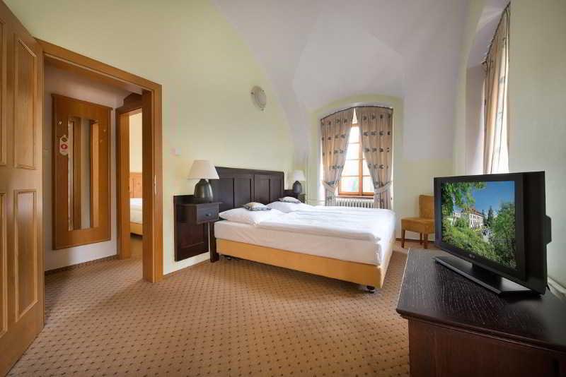 Maxmilian Lifestyle Resort Loučeň Dış mekan fotoğraf