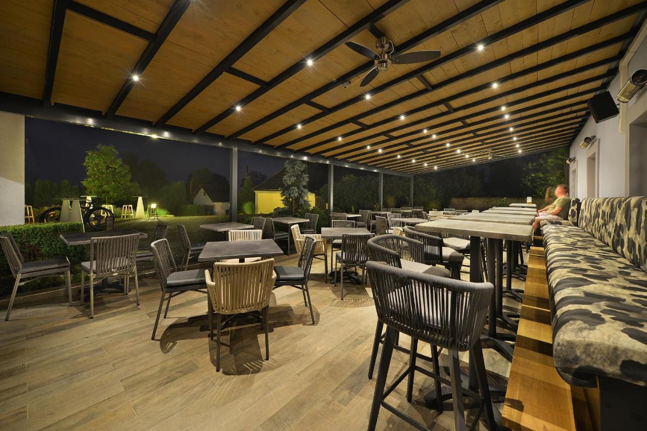 Maxmilian Lifestyle Resort Loučeň Dış mekan fotoğraf