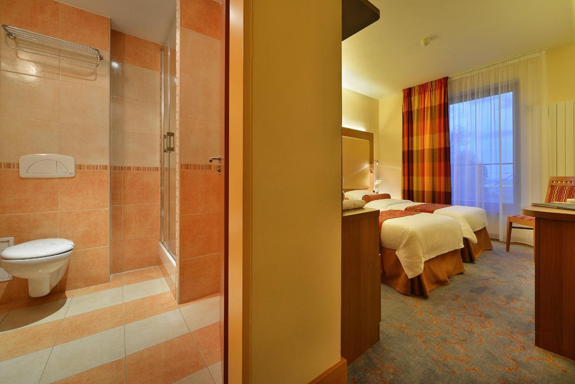 Maxmilian Lifestyle Resort Loučeň Dış mekan fotoğraf