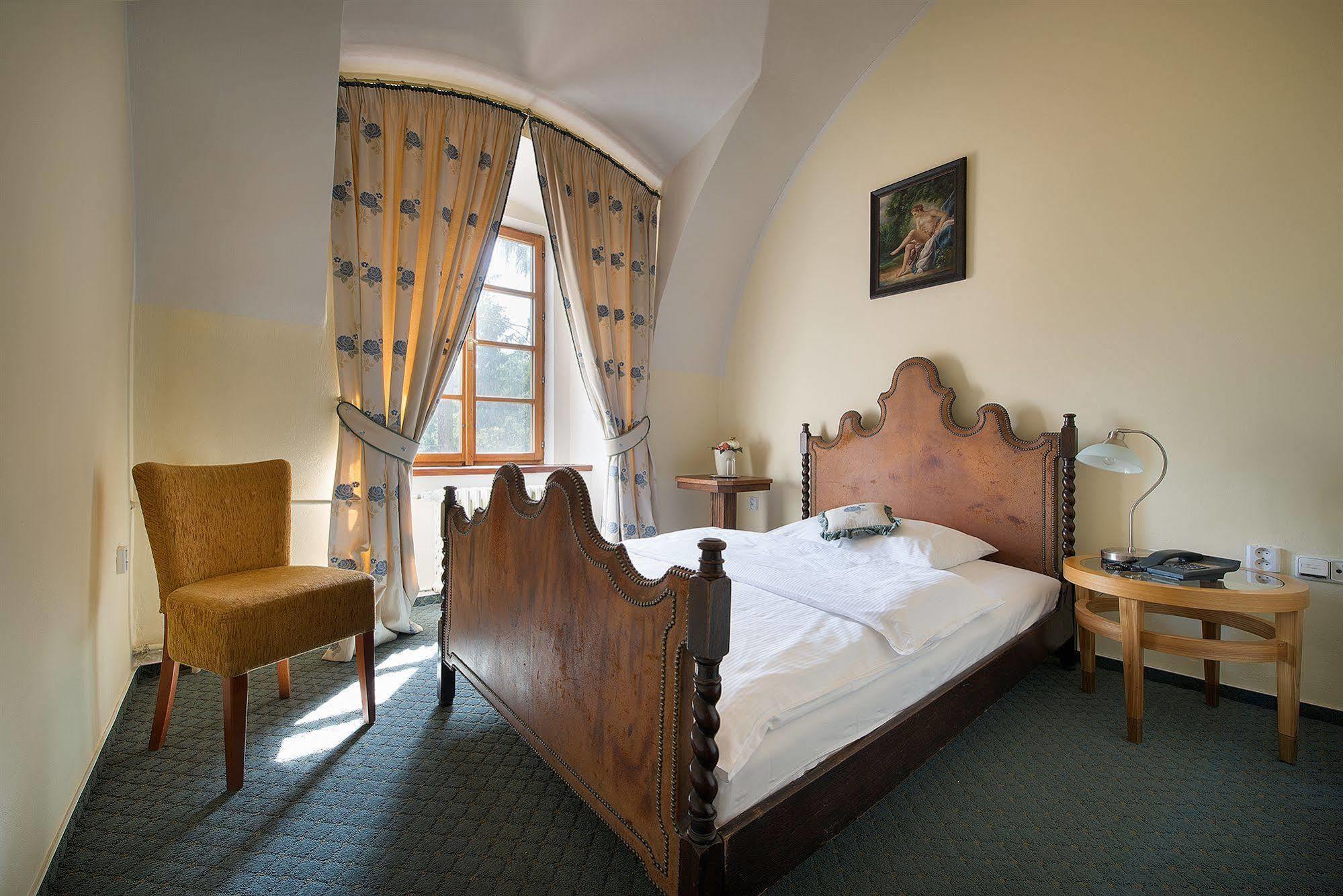 Maxmilian Lifestyle Resort Loučeň Dış mekan fotoğraf